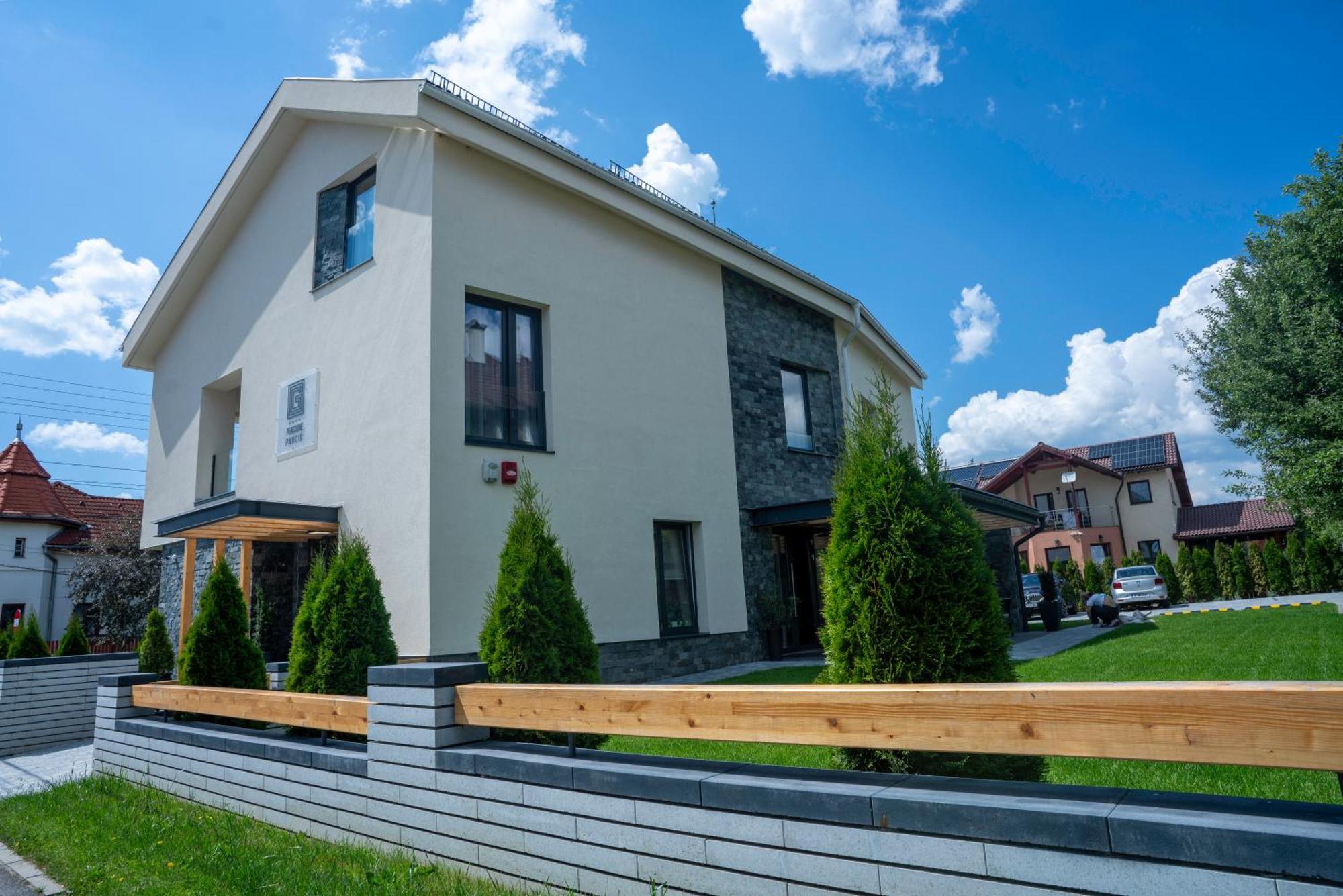 Pensiunea Gambrinus **** Csíkszereda Kültér fotó